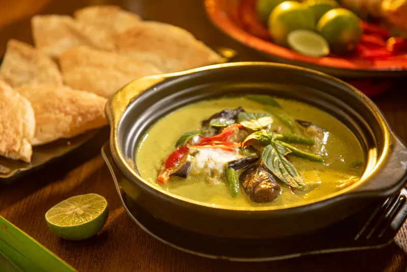 Why Your Thai Curry Tastes Thin: The Difference Between Curry Paste and a Real Curry Base
